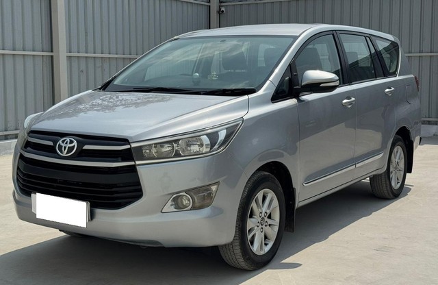 Toyota Innova Crysta 2.4 GX MT BSIV Second-hand 2017 Toyota Innova Crysta 2.4 GX MT BSIV for sale in Hyderabad-3