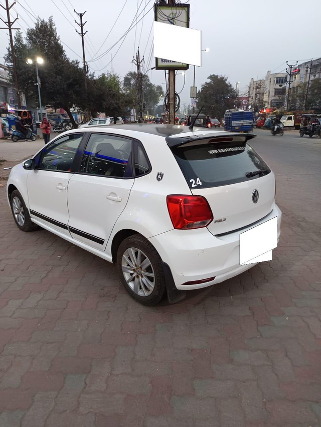 Volkswagen Polo 1.2 MPI Highline Second-hand 2016 Volkswagen Polo 1.2 MPI Highline for sale in Bhopal-7