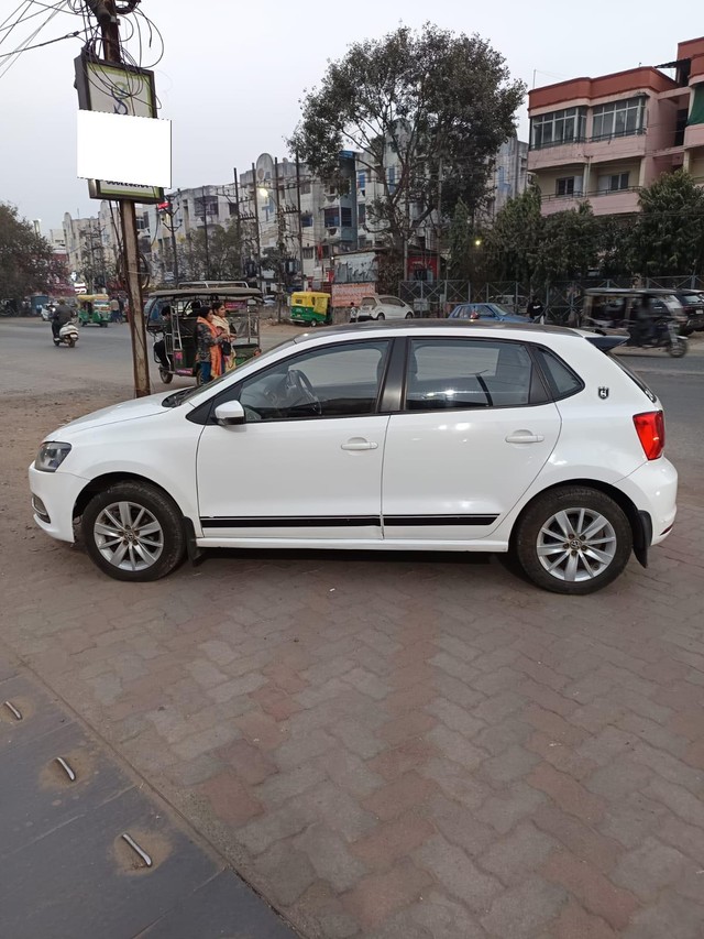 Volkswagen Polo 1.2 MPI Highline Second-hand 2016 Volkswagen Polo 1.2 MPI Highline for sale in Bhopal-2
