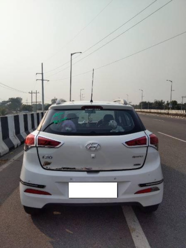 Second-hand 2015 Hyundai i20 Sportz Option 1.4 CRDi for sale in Bongaigaon-2