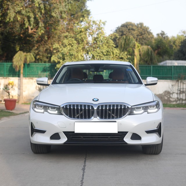 Second-hand 2022 BMW 3 Series Long Wheelbase 330 Li Luxury Line for sale in New Delhi-3