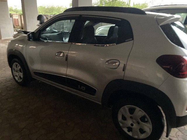 Second-hand 2022 Renault KWID 1.0 RXT Opt for sale in Valsad-3