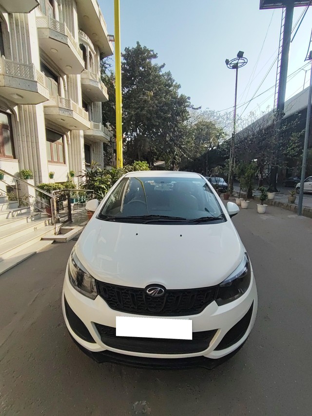 Second-hand 2023 Mahindra Marazzo M2 for sale in New Delhi-3
