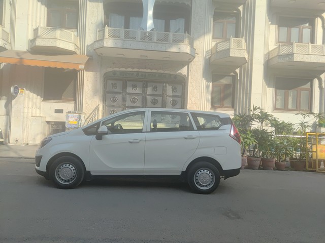 Second-hand 2023 Mahindra Marazzo M2 for sale in New Delhi-2