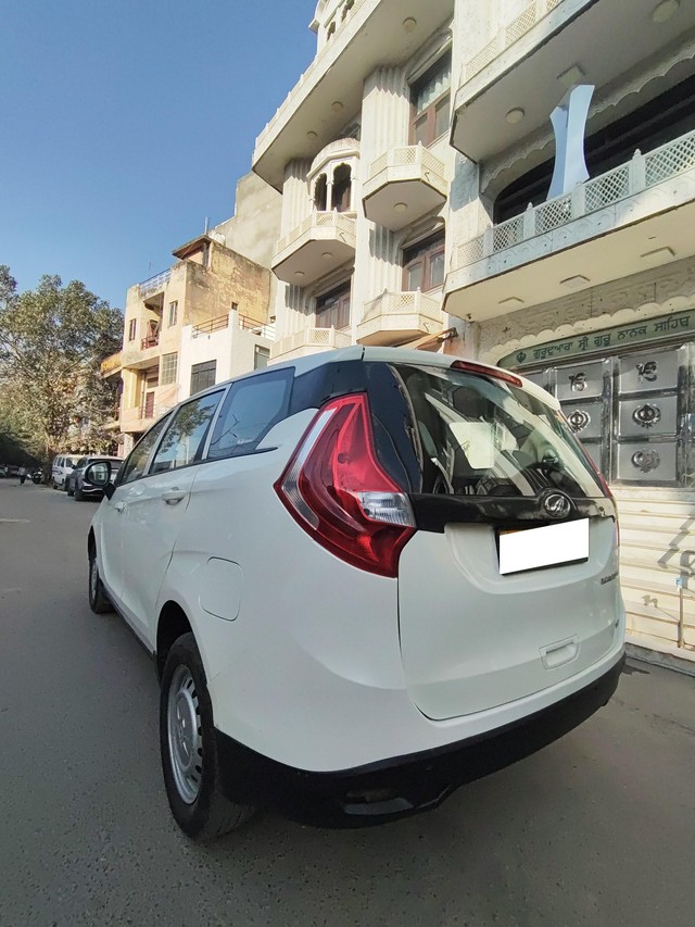Second-hand 2023 Mahindra Marazzo M2 for sale in New Delhi-10