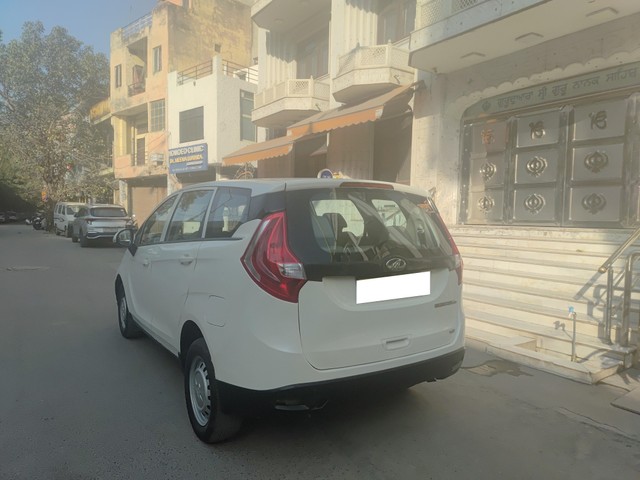 Second-hand 2023 Mahindra Marazzo M2 for sale in New Delhi-8