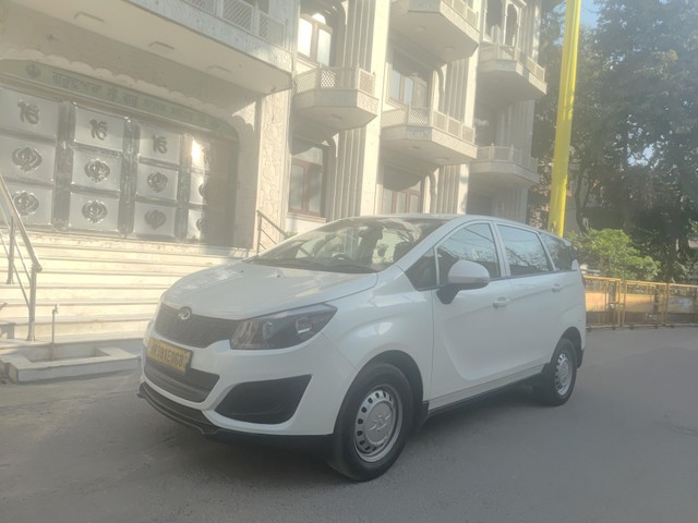 Second-hand 2023 Mahindra Marazzo M2 for sale in New Delhi-4
