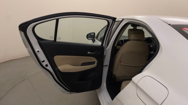 Second-hand 2023 Honda City V for sale in Bangalore-23