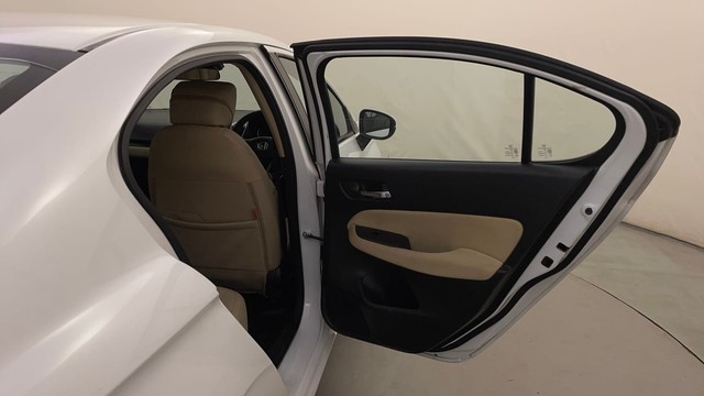 Second-hand 2023 Honda City V for sale in Bangalore-28