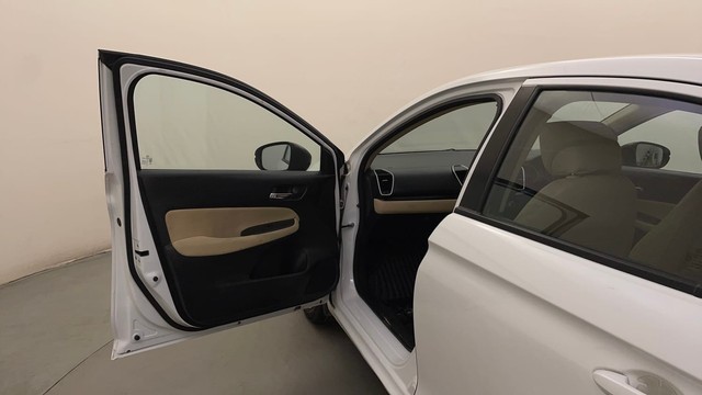 Second-hand 2023 Honda City V for sale in Bangalore-24