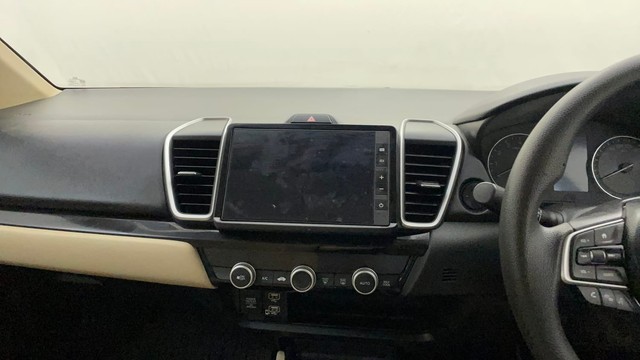 Second-hand 2023 Honda City V for sale in Bangalore-36