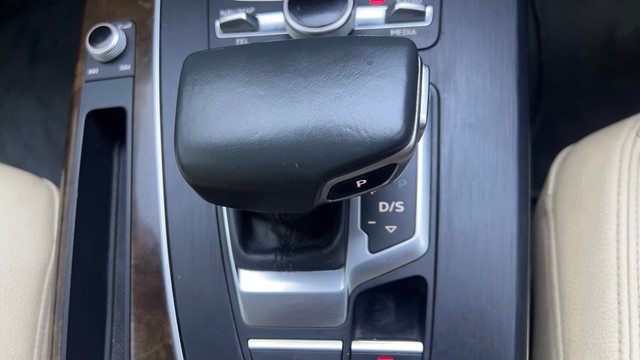 Second-hand 2018 Audi Q5 45 TFSI Technology for sale in Hyderabad-12