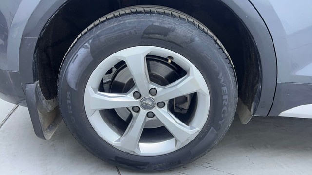 Second-hand 2018 Audi Q5 45 TFSI Technology for sale in Hyderabad-18