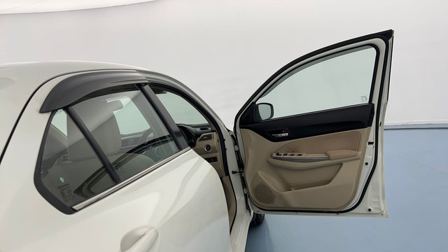 Second-hand 2021 Maruti Suzuki Dzire ZXI AMT for sale in Lucknow-16