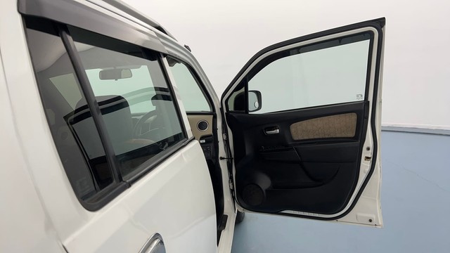 Second-hand 2017 Maruti Suzuki Wagon R VXI for sale in Lucknow-16