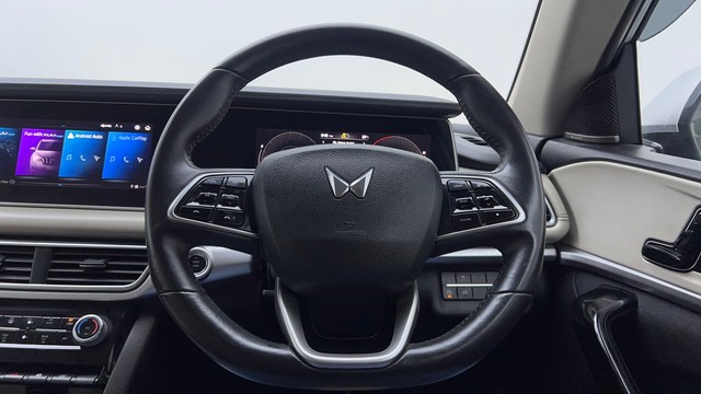 Second-hand 2023 Mahindra XUV700 AX7 AT Luxury Pack BSVI for sale in Gurgaon-24