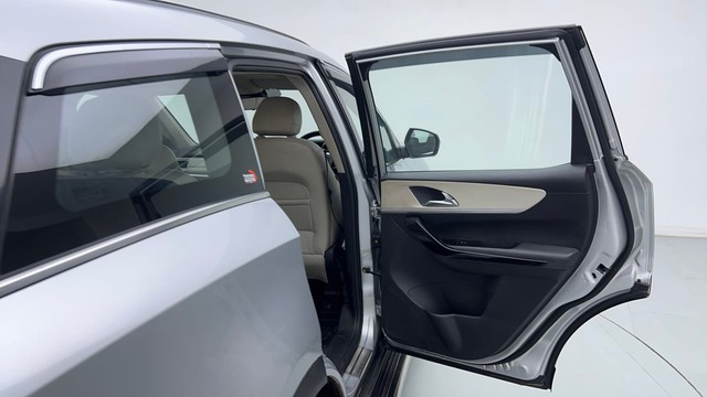 Second-hand 2023 Mahindra XUV700 AX7 AT Luxury Pack BSVI for sale in Gurgaon-27