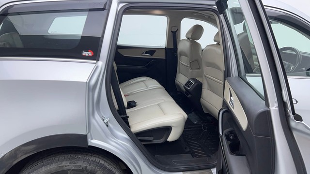 Second-hand 2023 Mahindra XUV700 AX7 AT Luxury Pack BSVI for sale in Gurgaon-30
