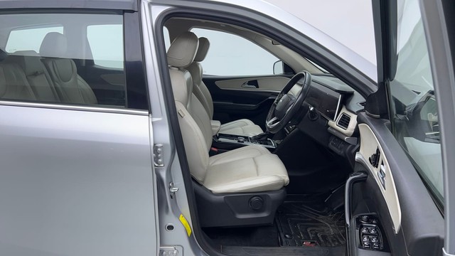 Second-hand 2023 Mahindra XUV700 AX7 AT Luxury Pack BSVI for sale in Gurgaon-15