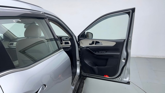 Second-hand 2023 Mahindra XUV700 AX7 AT Luxury Pack BSVI for sale in Gurgaon-16