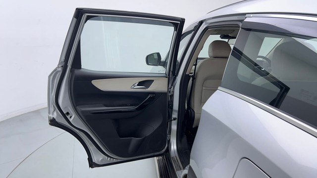 Second-hand 2023 Mahindra XUV700 AX7 AT Luxury Pack BSVI for sale in Gurgaon-25