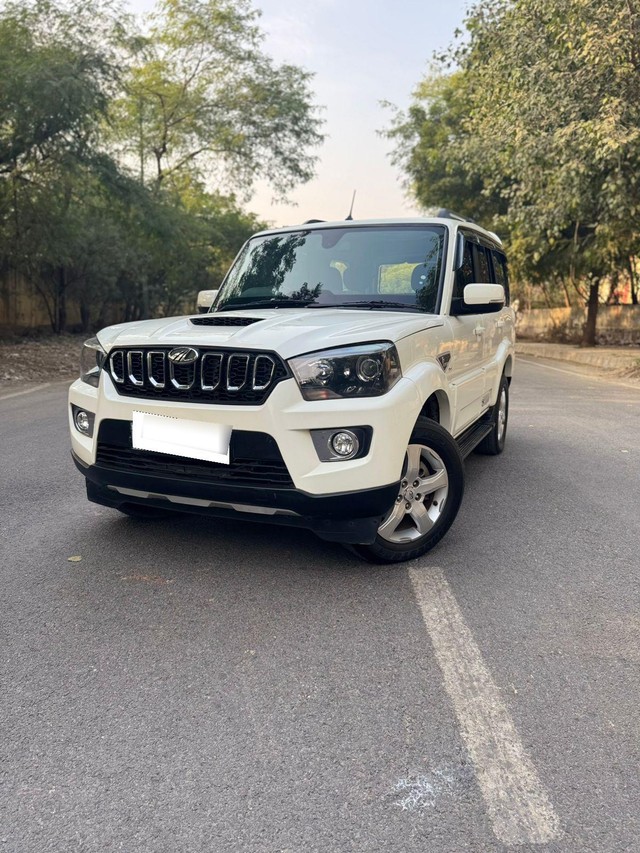 Second-hand 2022 Mahindra Scorpio S11 for sale in New Delhi-3