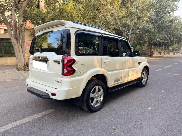 Second-hand 2022 Mahindra Scorpio S11 for sale in New Delhi-7