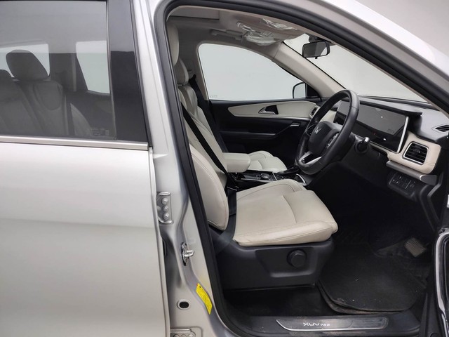 Second-hand 2023 Mahindra XUV700 AX7 AT Luxury Pack BSVI for sale in Visakhapatnam-15