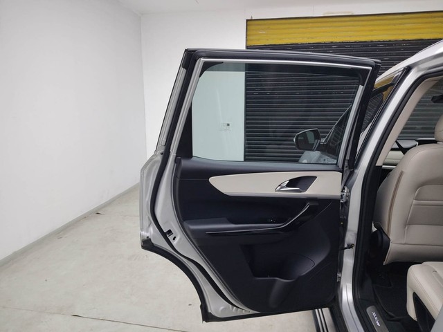 Second-hand 2023 Mahindra XUV700 AX7 AT Luxury Pack BSVI for sale in Visakhapatnam-37