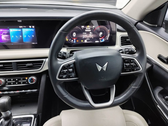 Second-hand 2023 Mahindra XUV700 AX7 AT Luxury Pack BSVI for sale in Visakhapatnam-32