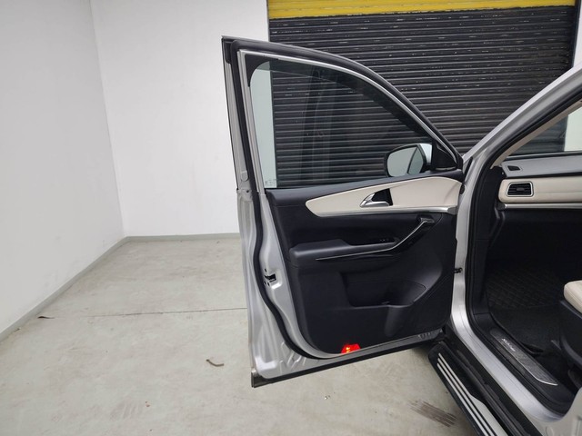 Second-hand 2023 Mahindra XUV700 AX7 AT Luxury Pack BSVI for sale in Visakhapatnam-29