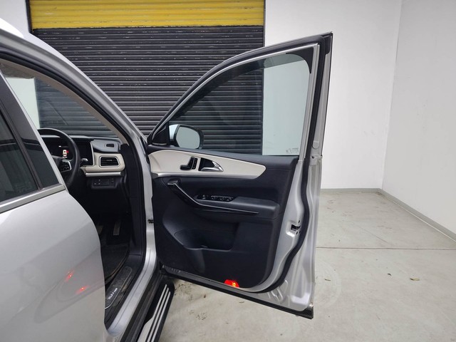 Second-hand 2023 Mahindra XUV700 AX7 AT Luxury Pack BSVI for sale in Visakhapatnam-16