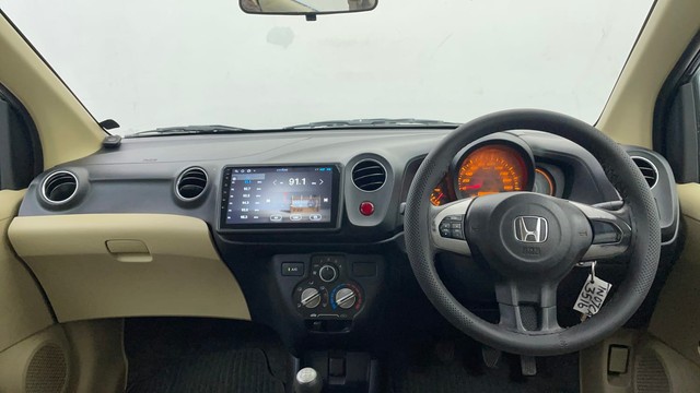 Second-hand 2014 Honda Amaze V for sale in Chennai-11