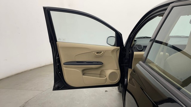 Second-hand 2014 Honda Amaze V for sale in Chennai-29