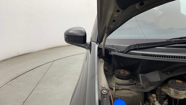 Second-hand 2014 Honda Amaze V for sale in Chennai-34