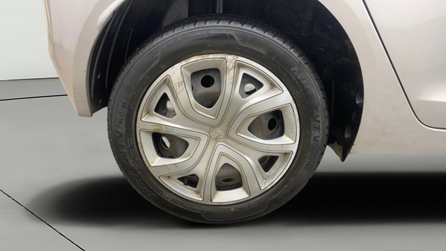 Tata Altroz XT BSVI Second-hand 2020 Tata Altroz XT BSVI for sale in Hyderabad-28