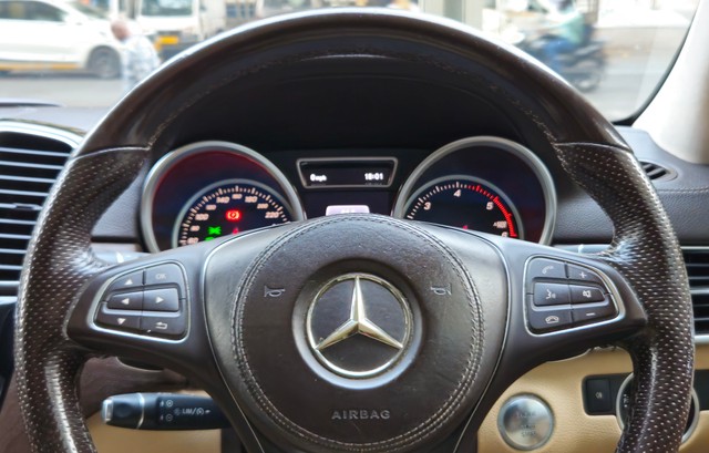 Mercedes-Benz GLS 350d 4MATIC Second-hand 2016 Mercedes-Benz GLS 350d 4MATIC for sale in Mumbai-17