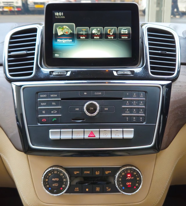 Mercedes-Benz GLS 350d 4MATIC Second-hand 2016 Mercedes-Benz GLS 350d 4MATIC for sale in Mumbai-12