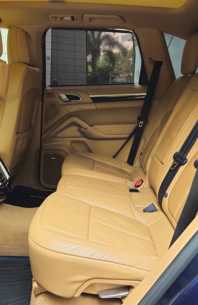 Second-hand 2013 Porsche Cayenne Diesel for sale in Mumbai-14