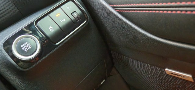 Second-hand 2020 Kia Sonet GTX Plus Diesel AT BSVI for sale in Mumbai-17