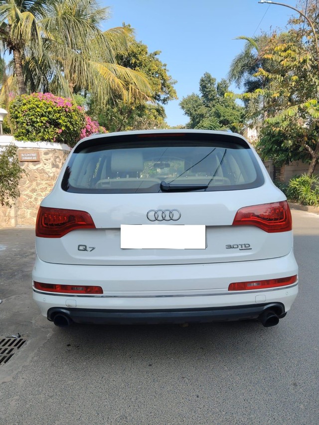 Second-hand 2013 Audi Q7 4.2 TDI quattro for sale in Chennai-13