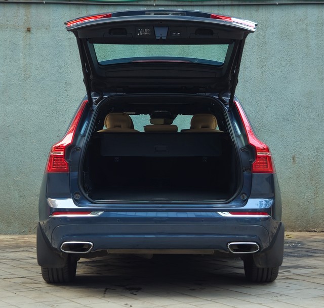 Second-hand 2020 Volvo XC60 Inscription D5 BSIV for sale in Mumbai-14