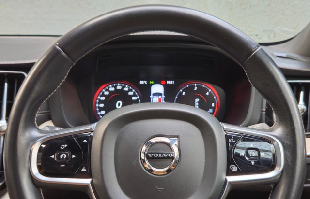 Second-hand 2020 Volvo XC60 Inscription D5 BSIV for sale in Mumbai-18