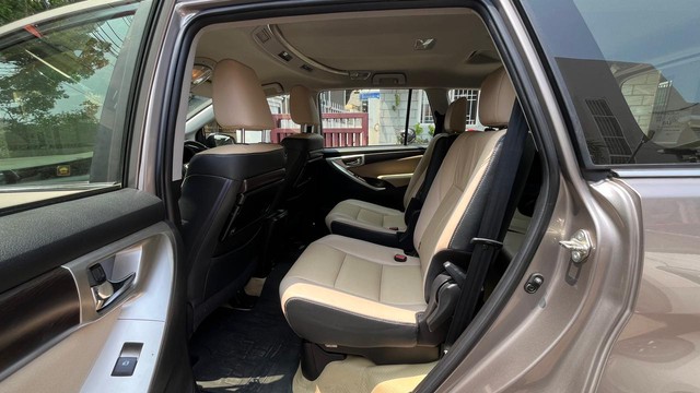 Second-hand 2019 Toyota Innova Crysta 2.8 ZX AT BSIV for sale in Coimbatore-6