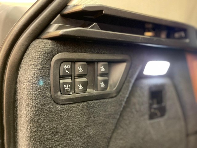 Second-hand 2021 BMW X7 xDrive30d DPE Signature for sale in Mumbai-19