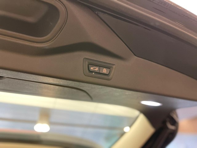 Second-hand 2021 BMW X7 xDrive30d DPE Signature for sale in Mumbai-22