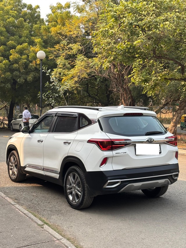Second-hand 2020 Kia Seltos HTX IVT G for sale in New Delhi-7