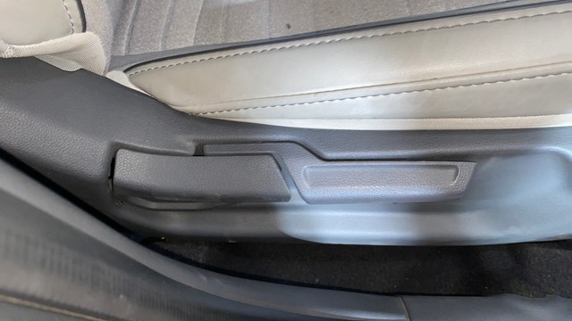 Second-hand 2023 Hyundai Grand i10 Nios Sportz AMT for sale in Kolkata-4