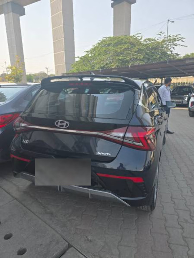 Second-hand 2024 Hyundai i20 Sportz IVT for sale in Bangalore-8