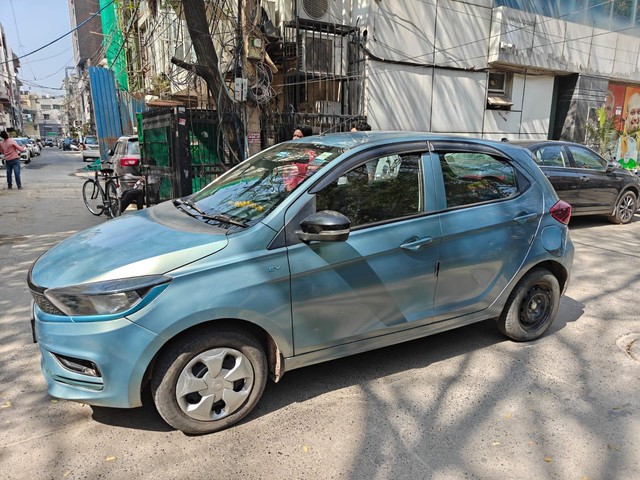 Second-hand 2024 Tata Tiago EV XT LR for sale in New Delhi-1